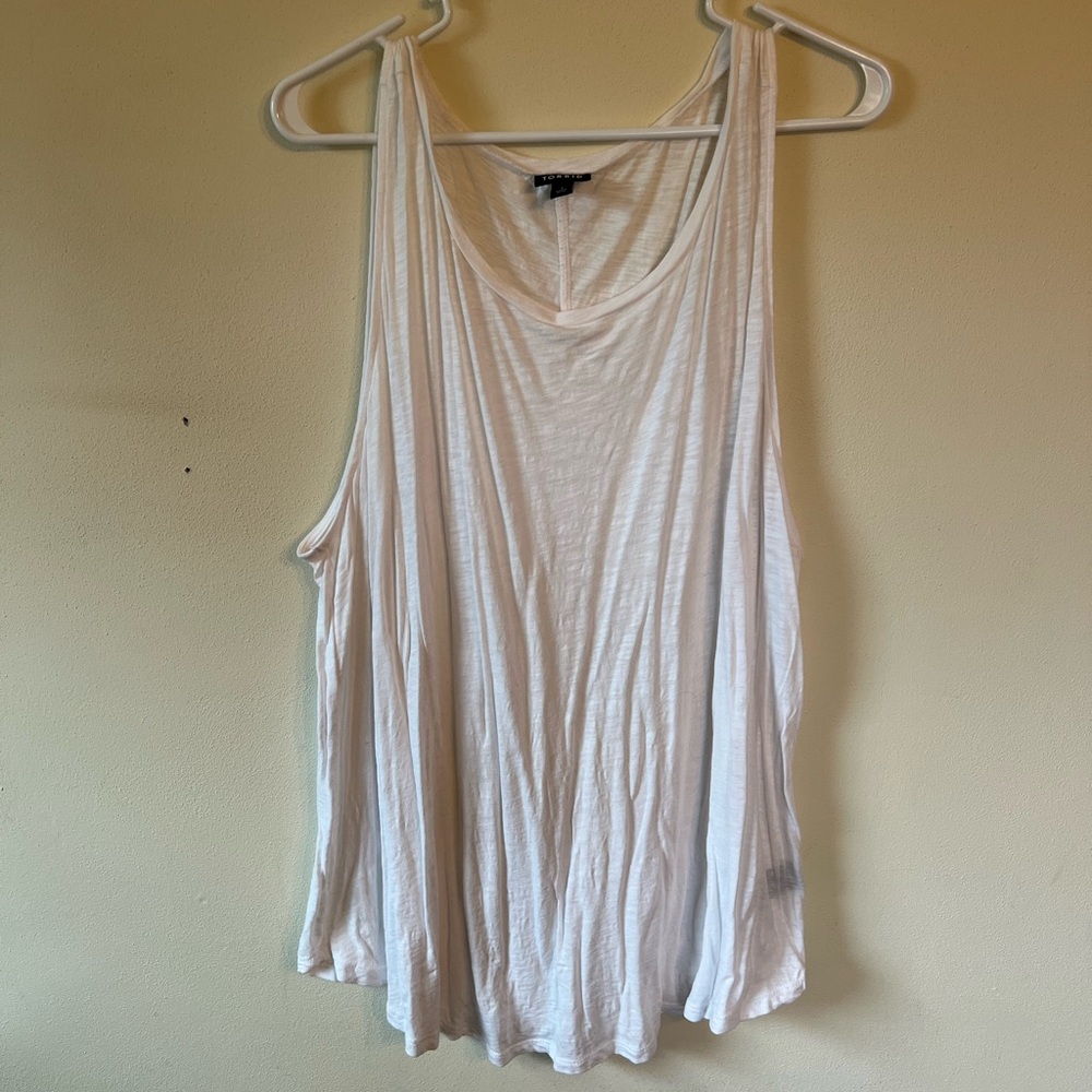 NWOT Torrid White Heathered Flowy Tank Top Size 3